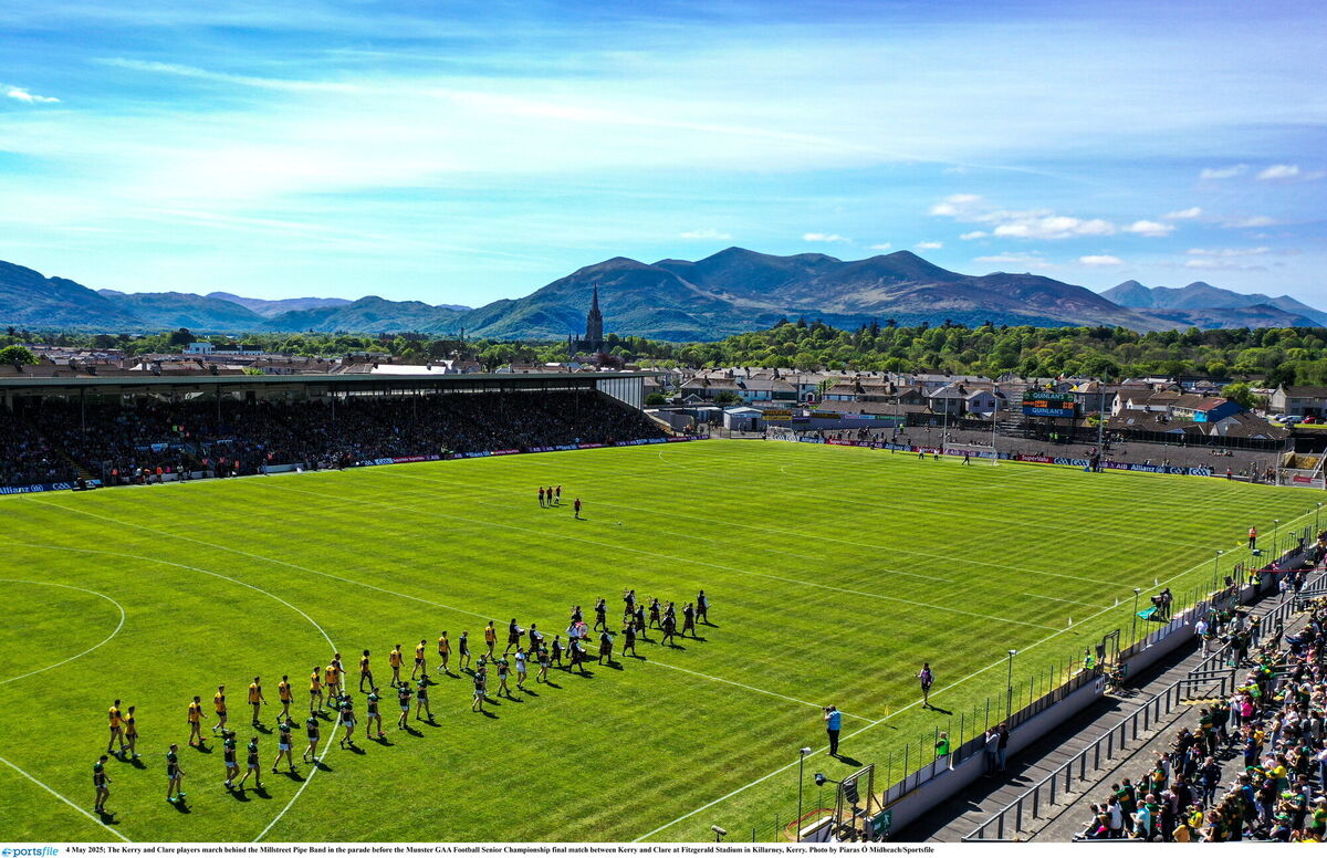 The Kerry and Clare players march behind the Millstreet Pipe Band in the parade before the Munster GAA Football Senior Championship final. Pic: Piaras Ó Mídheach/Sportsfile.