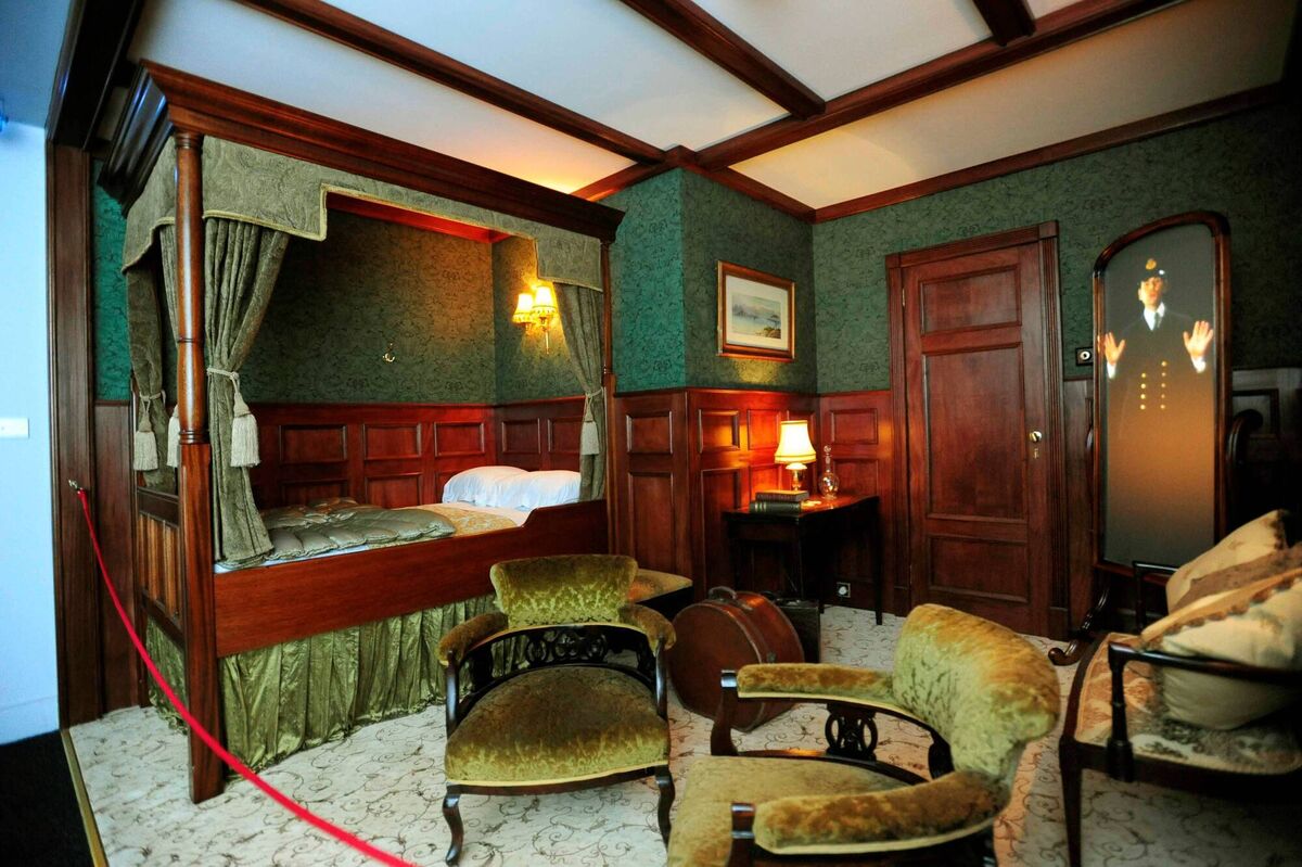 Titanic Experience, Cobh, a replica of a first-class cabin on the liner.