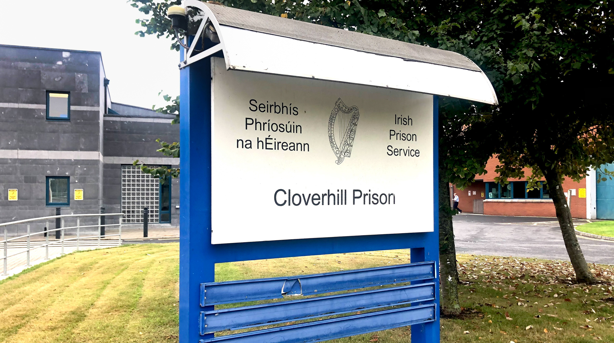 Inmate who died violently in prison had to be identified by his fingerprints, inquest hears