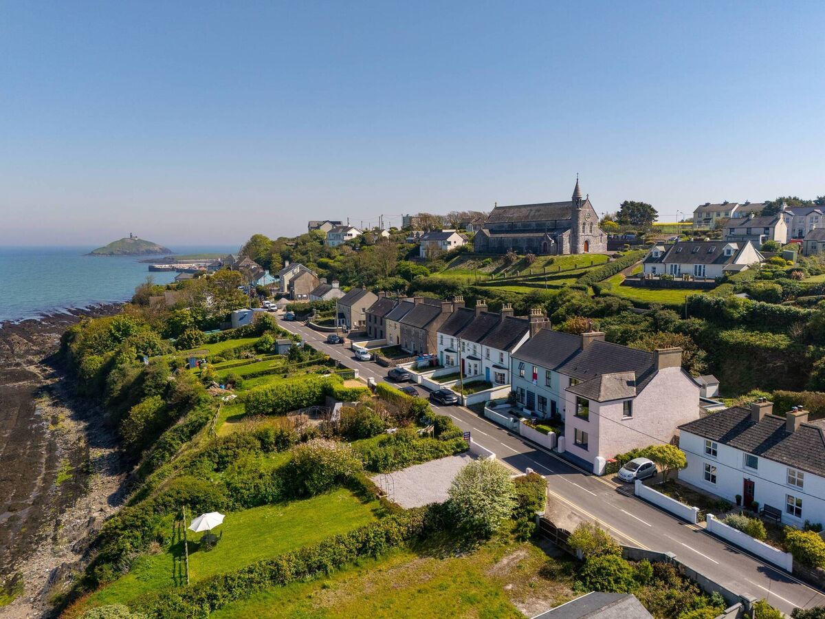 Troy House is right on Main Street Ballycotton Troy House is right on Main Street Ballycotton