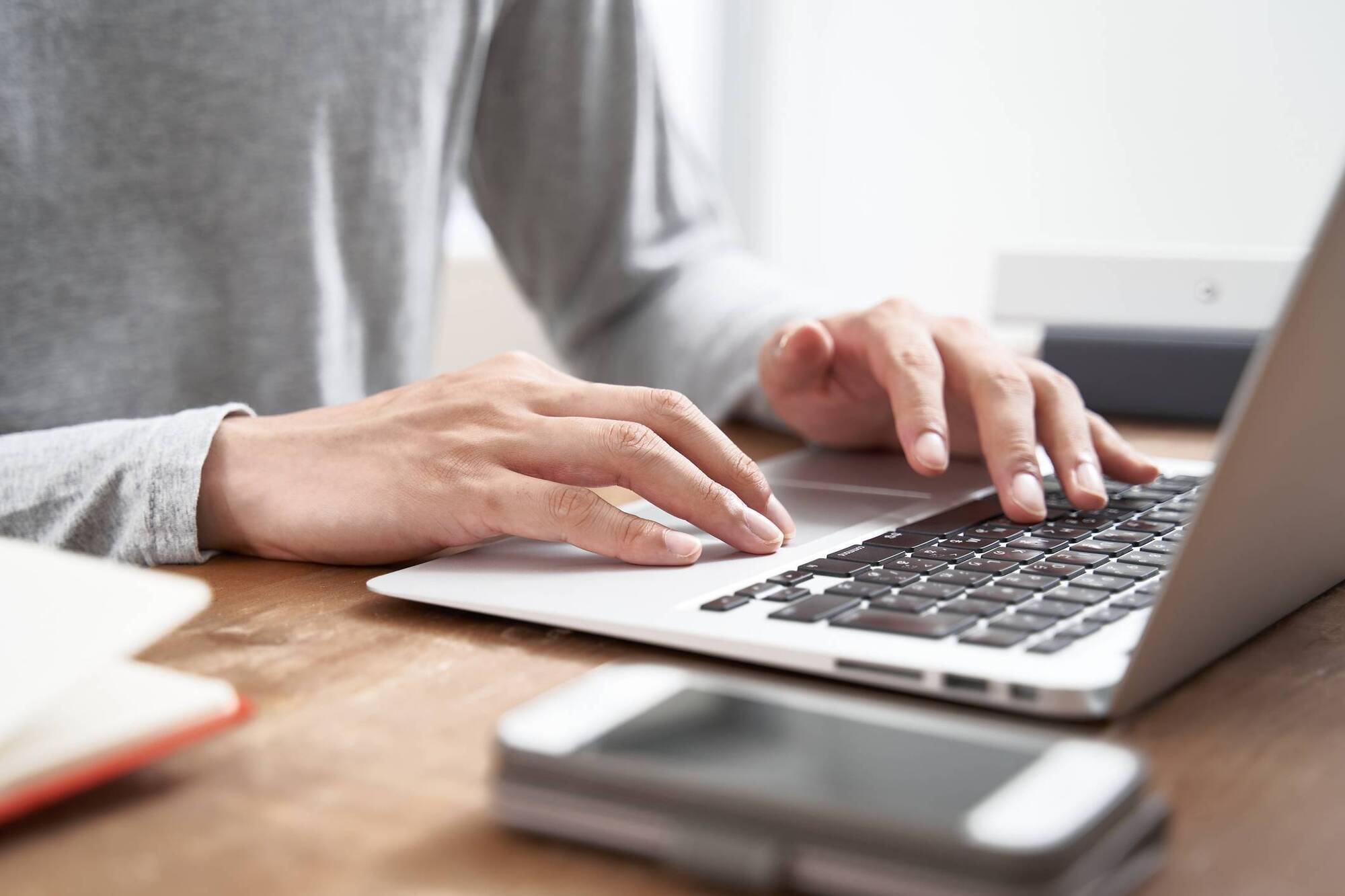 Weekly hours worked by Irish men fall below 40 for the first time
