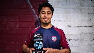 <p>Moses Dyer of Galway United poses for a portrait with his SSE Airtricity / SWI Player of the Month Award for April  Pic: Ben McShane/Sportsfile</p>