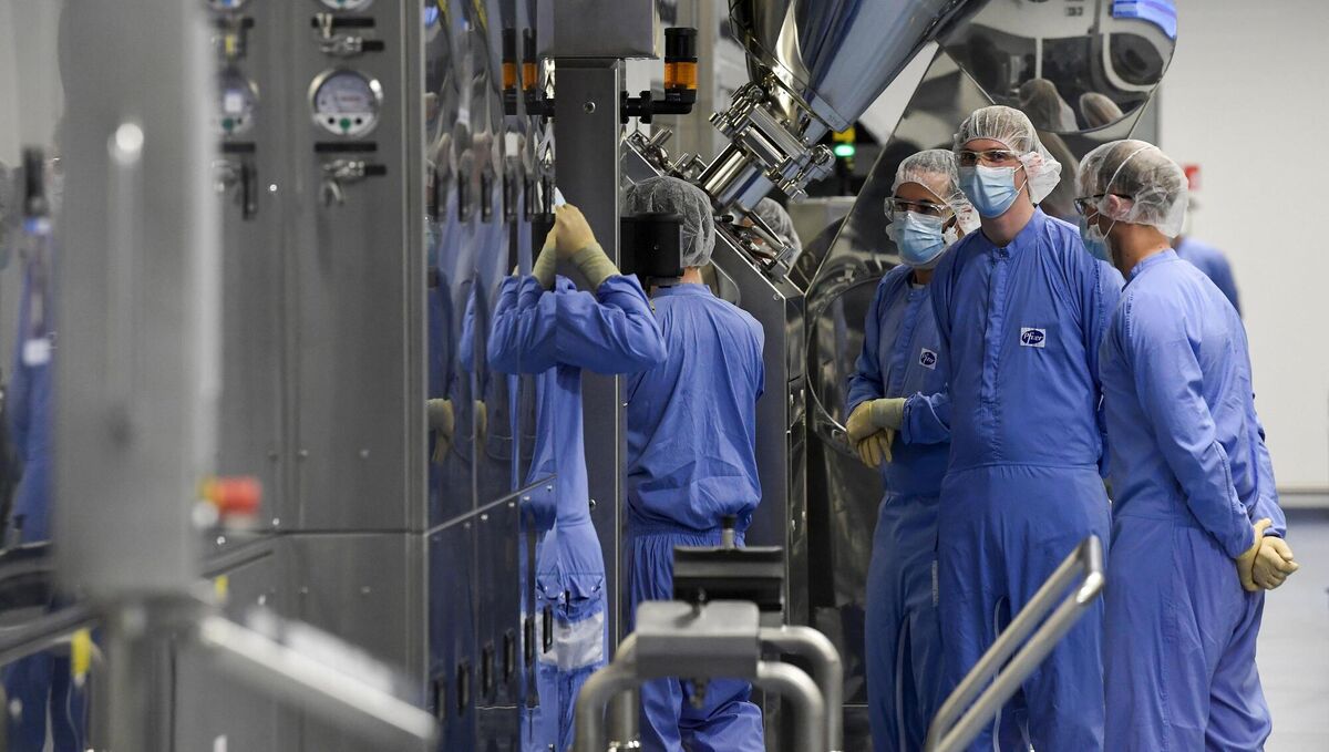 Employees work at the Pfizer pharmaceutical company during an official visit of European Commission President Ursula von der Leyen in Puurs, Belgium, Friday, April 23, 2021. (John Thys, Pool via AP) Employees work at the Pfizer pharmaceutical company during an official visit of European Commission President Ursula von der Leyen in Puurs, Belgium, Friday, April 23, 2021. (John Thys, Pool via AP)