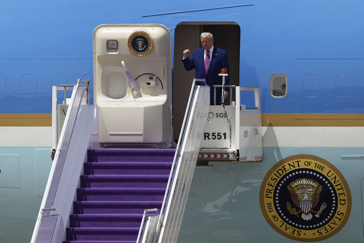 President Donald Trump arrives on Air Force One at King Khalid International Airport Royal Terminal in Riyadh, Saudi Arabia, Tuesday, May 13, 2025 . (AP Photo/Alex Brandon)