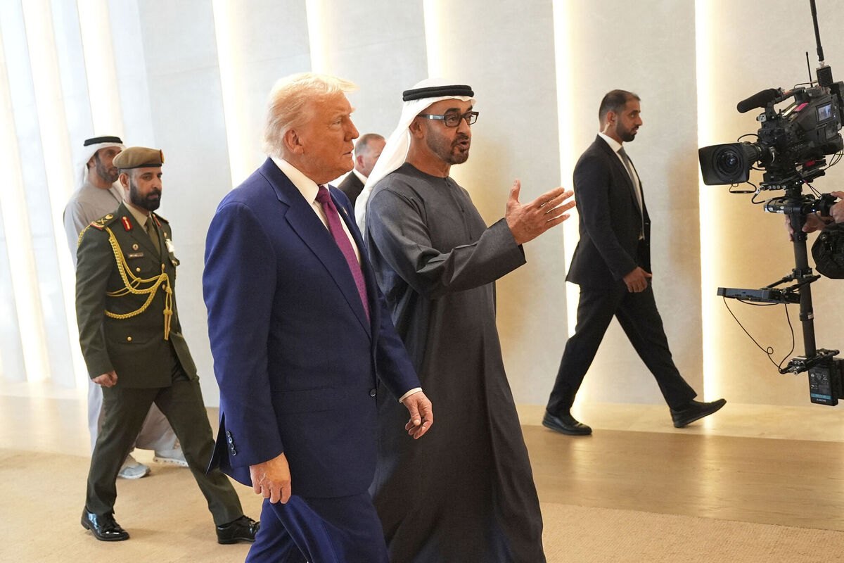 President Donald Trump is greeted by UAE President Mohammed bin Zayed Al Nahyan as he arrives on Air Force One at Abu Dhabi International Airport, Thursday, May 15, 2025, in Abu Dhabi, United Arab Emirates. (AP Photo/Alex Brandon)
