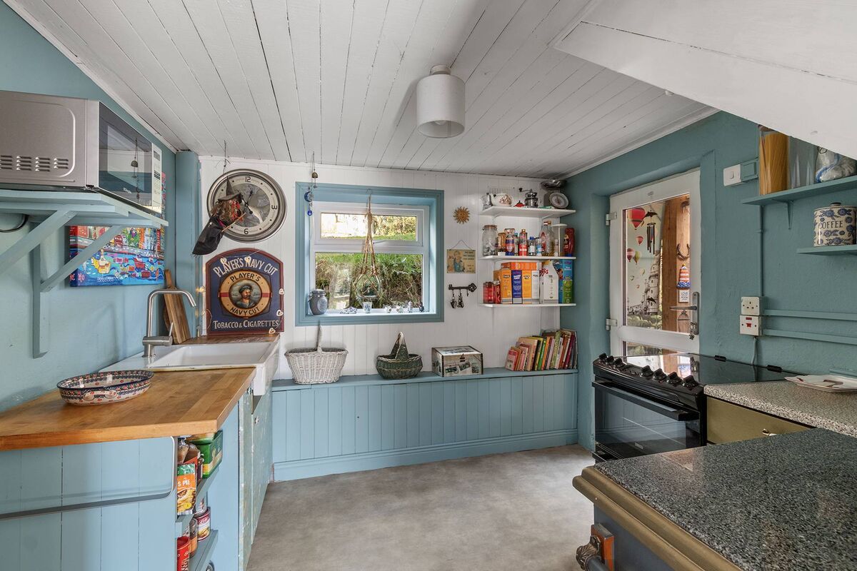 Kitchen cabinet
