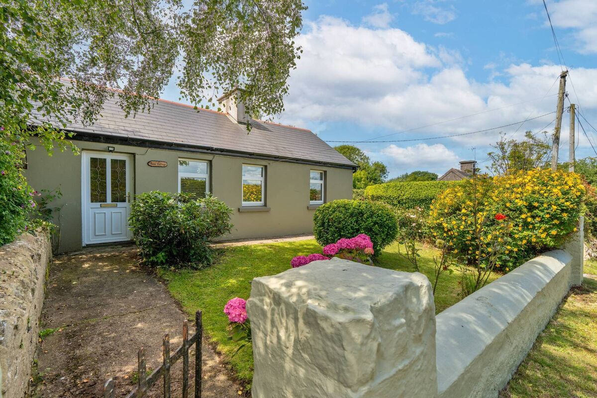 Charming Rose Cottage