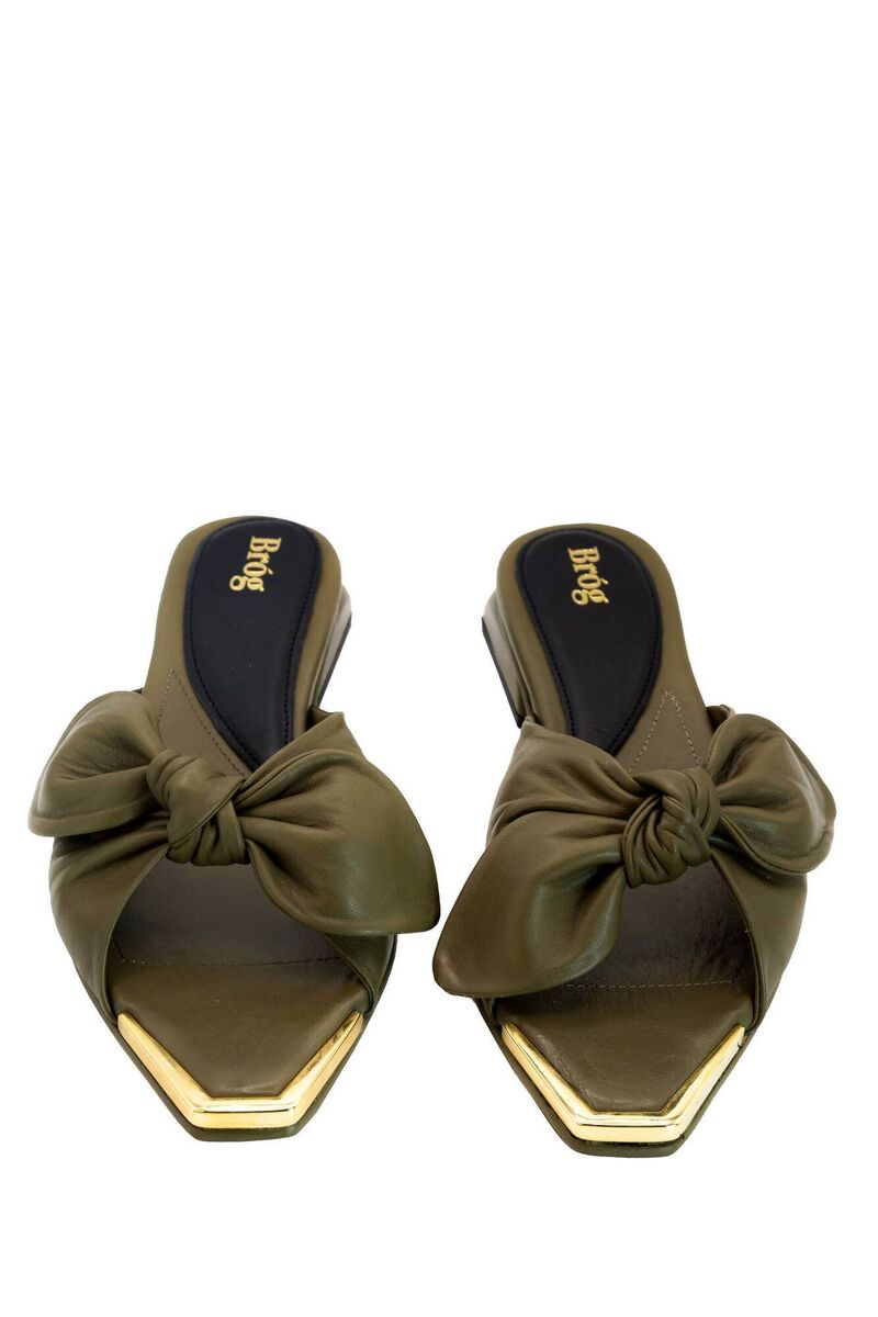 Bow Mules, €280, Brog. Bow Mules, €280, Brog.