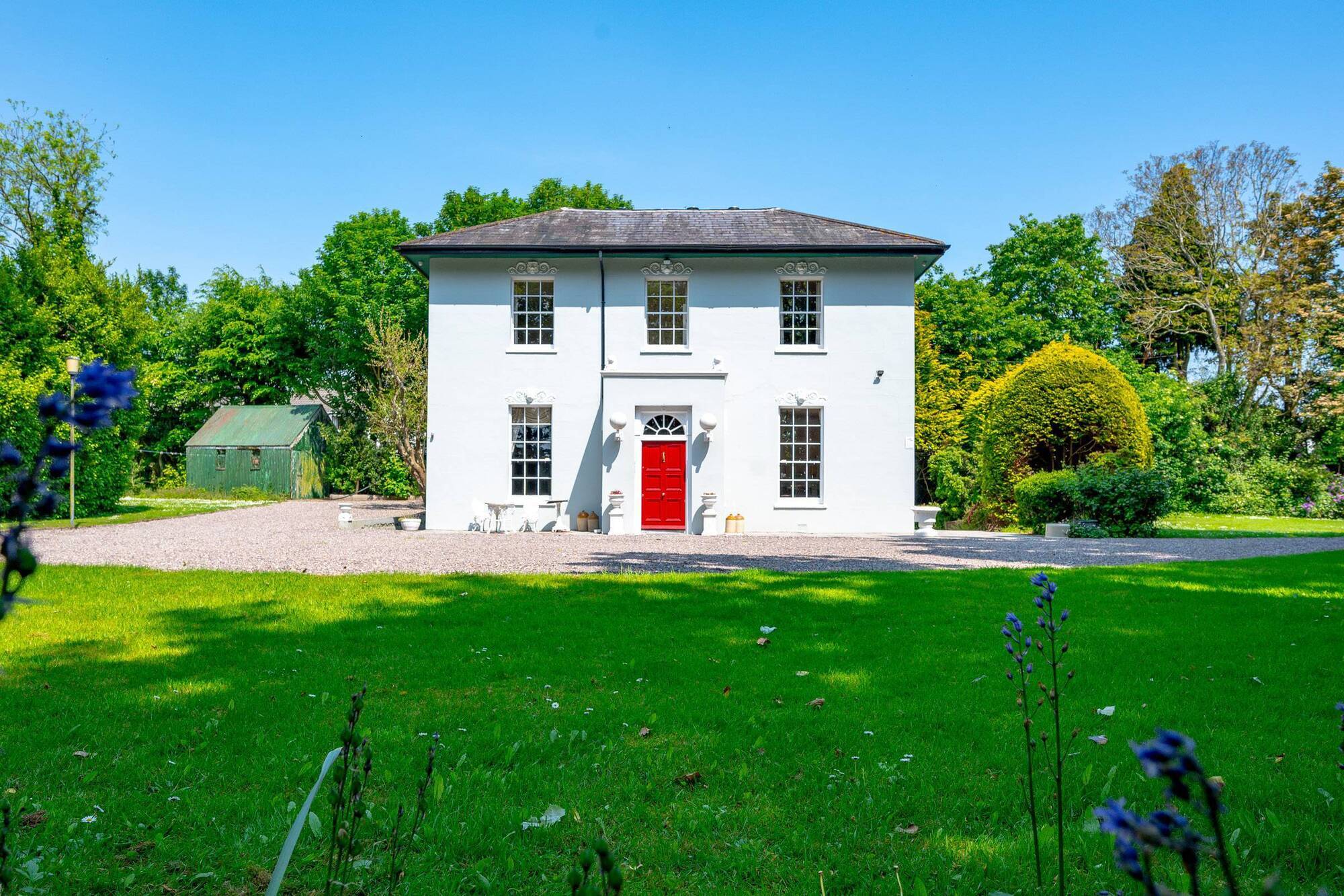 Three-bay Ballincurrig House dates to the 1820s. Cohalan Downing guide the period home at €1.25m