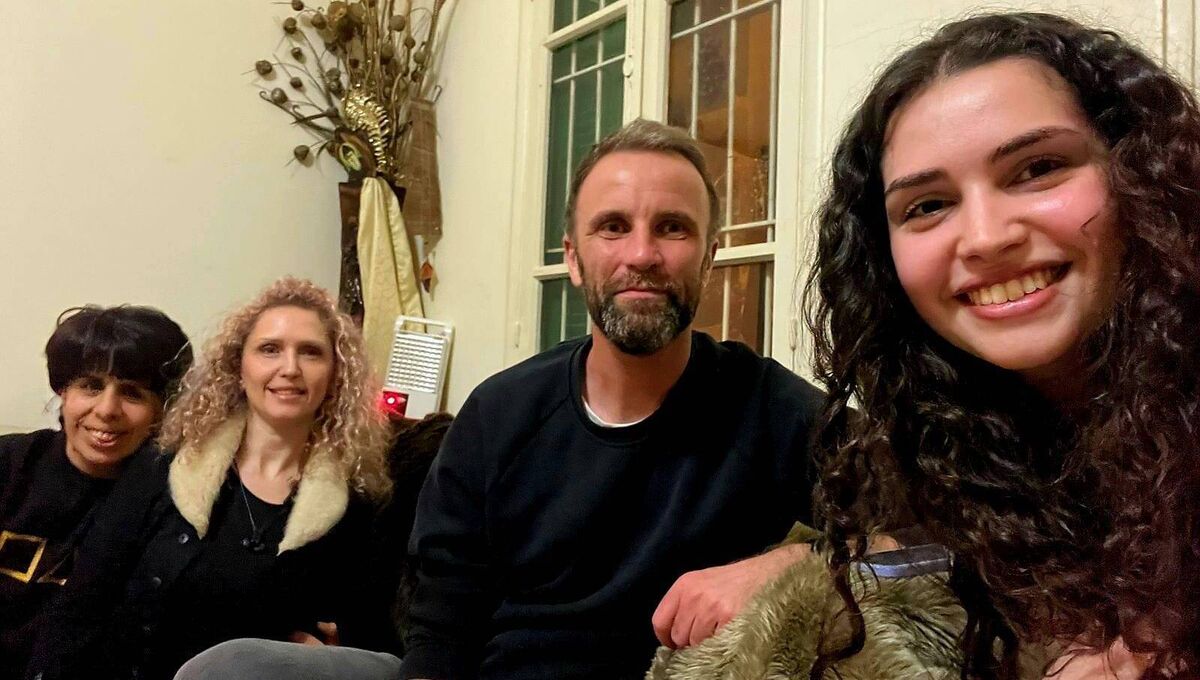 Gail, with her mom and aunt in Gemmayze, talks to Colin Sheridan. Gail, with her mom and aunt in Gemmayze, talks to Colin Sheridan.