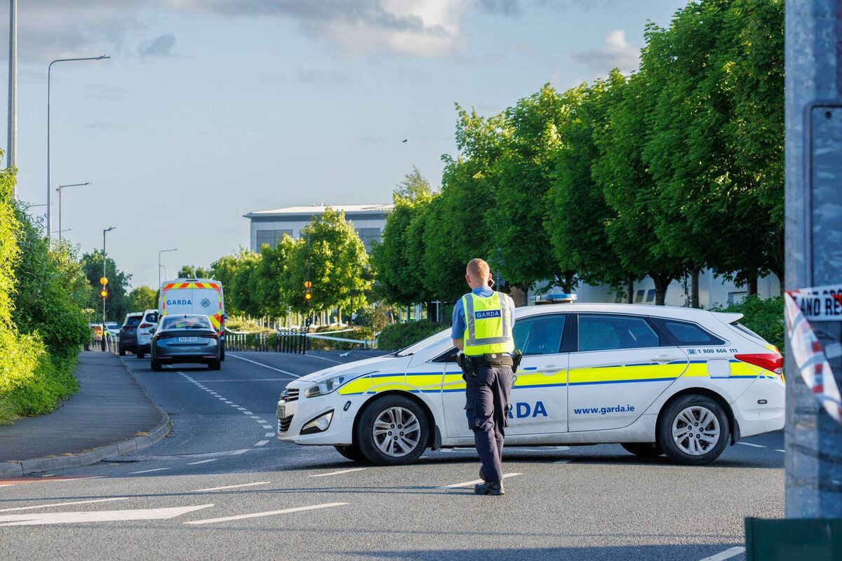 Gardai blocking off roads leading to Fairgreen Shopping Centre, Carlow yesterday evening Photo: michaelorourkephotography.ie