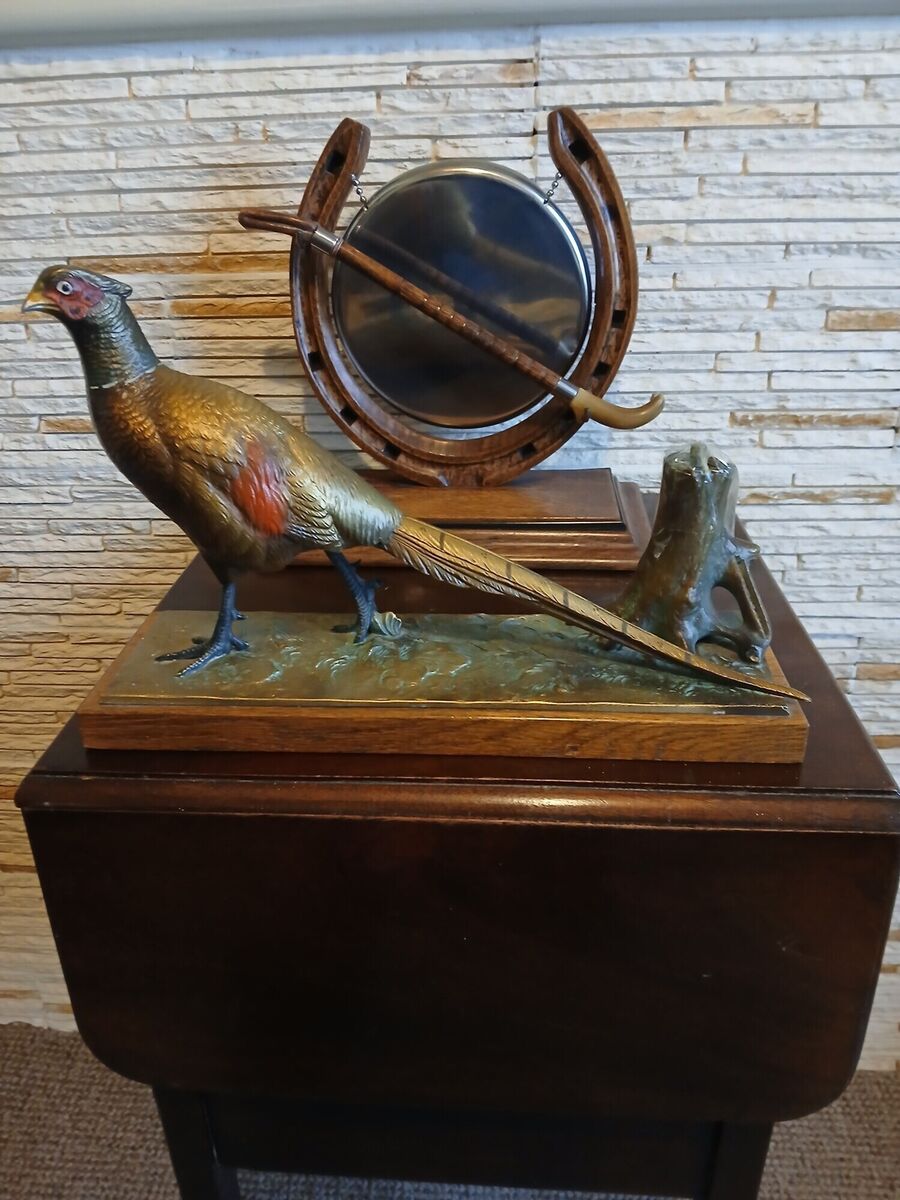 Some affordable small pieces from Raymond Byrne at the fair. Some affordable small pieces from Raymond Byrne at the fair.