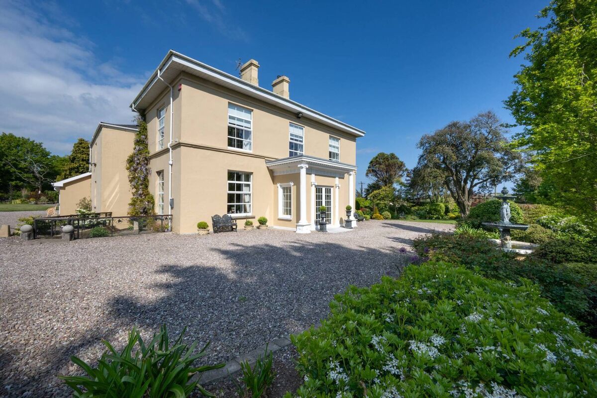 Front view of Carewswood House