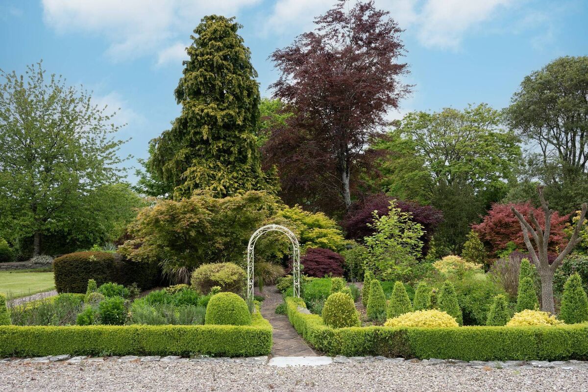 Sumputous gardens