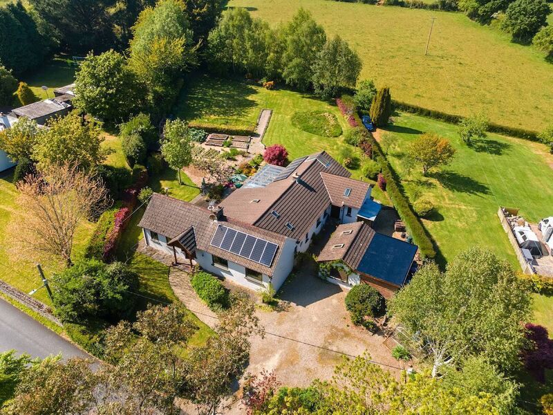 Hen party: Vastly extended, on organically tended grounds with veg beds and chicken run