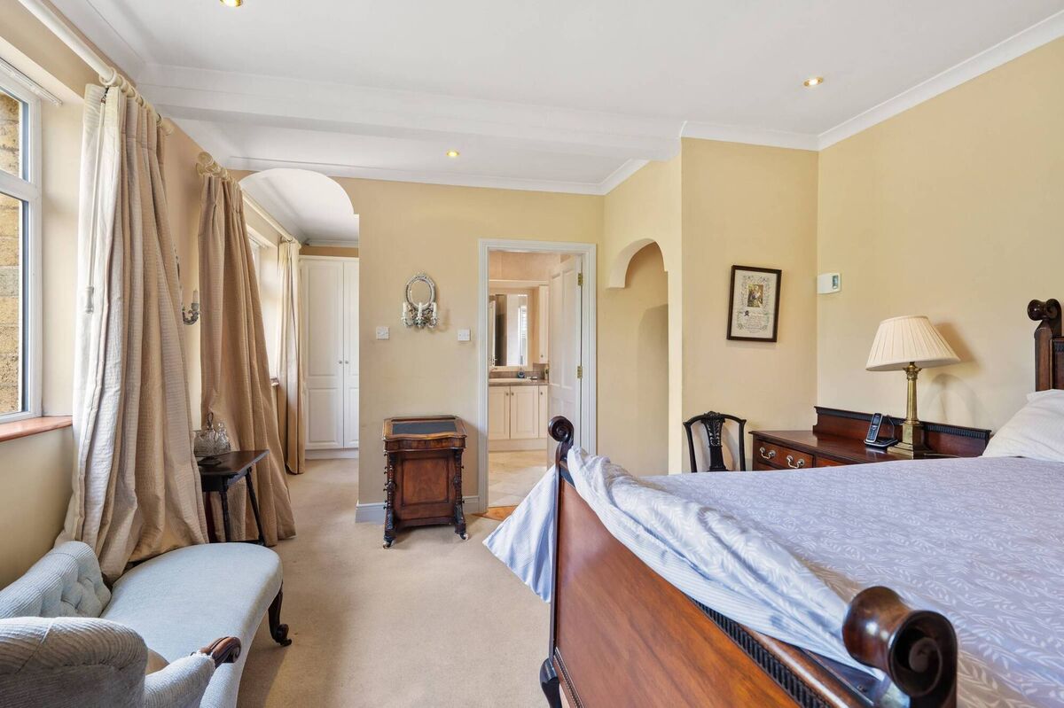 En suite ground floor bedroom with robes/dressing area off En suite ground floor bedroom with robes/dressing area off