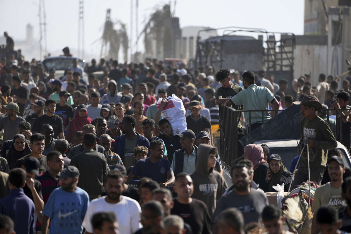 Palestinians carry boxes containing food and humanitarian aid packages delivered by the Gaza Humanitarian Foundation in Rafah, southern Gaza Strip, on May 27. The Secretary General of Doctors Without Borders, Christopher Lockyear, has accused the aid organisation of being used as a political tool to forcibly displace people as part of a broader strategy of ethnic cleansings. Photo: AP/Abdel Kareem Hana