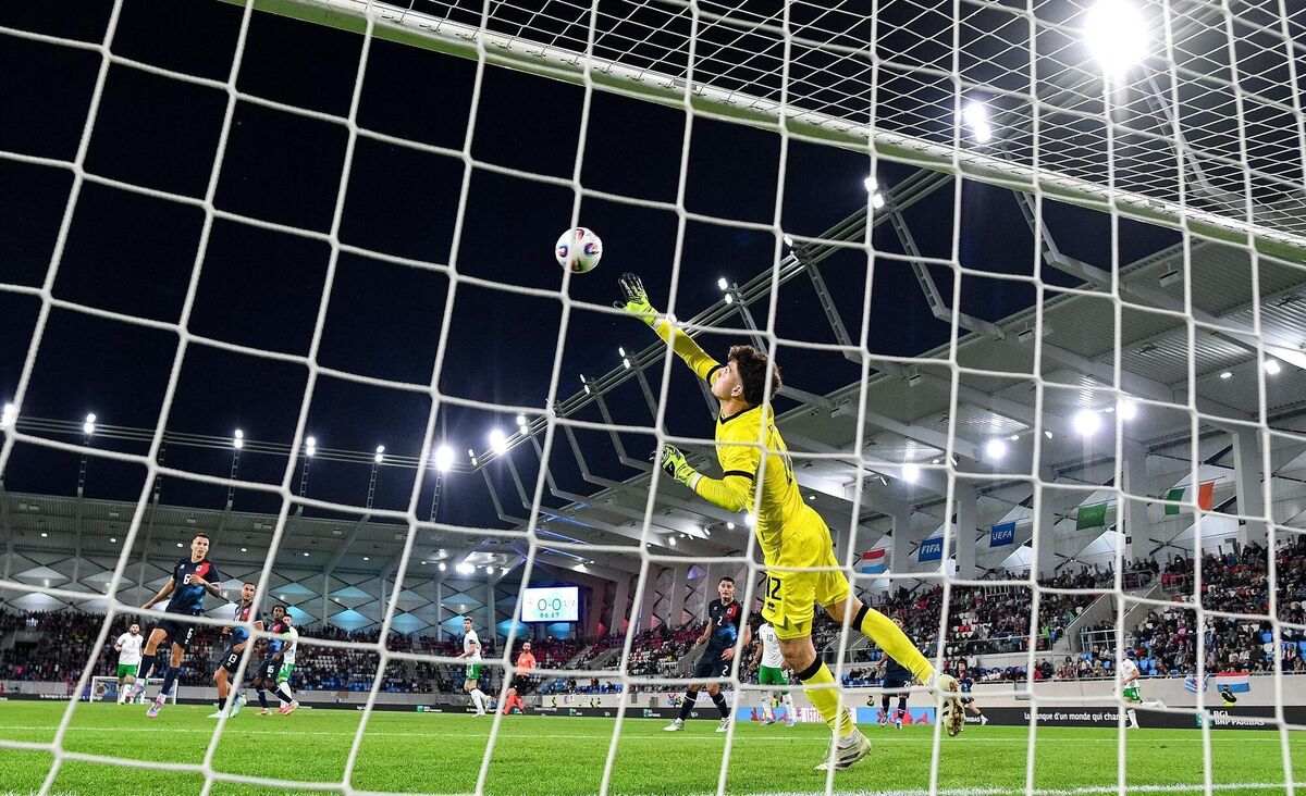 Taylor's fine effort from range crashed off the crossbar. Picture: Stephen McCarthy/Sportsfile Taylor's fine effort from range crashed off the crossbar. Picture: Stephen McCarthy/Sportsfile