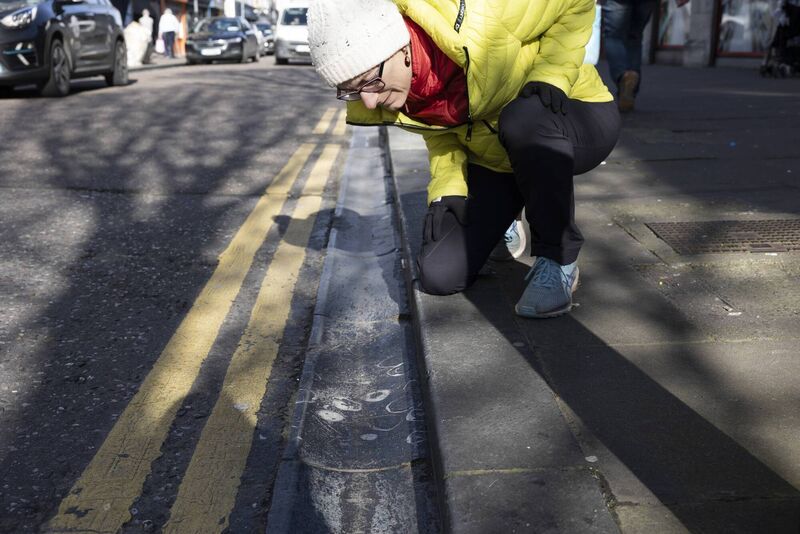  There are fossils locked inside the building stones that make up the footpaths, gutters, windowsills, doorsteps and paving stones of our towns and cities — this means that many of us are walking past, or even walking on, fossils every day
