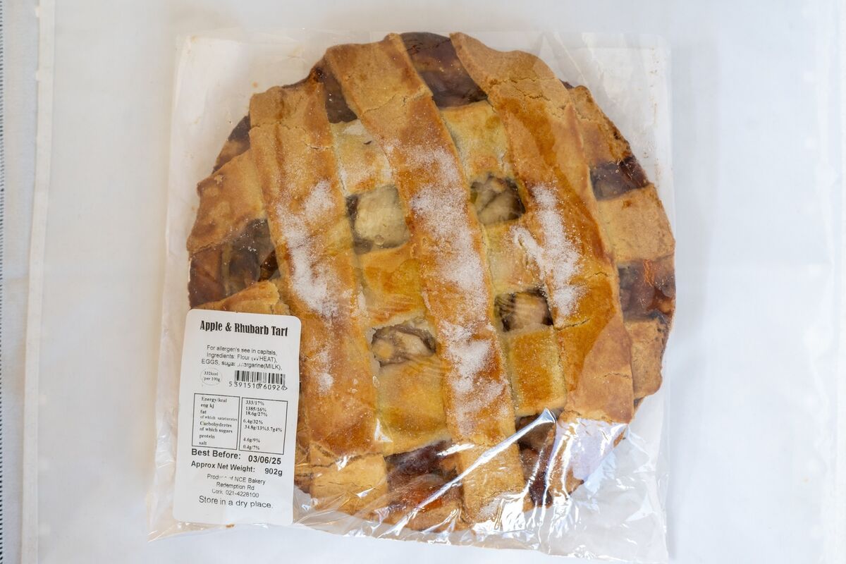 O’Driscolls apple and rhubarb tart 902g €6.99