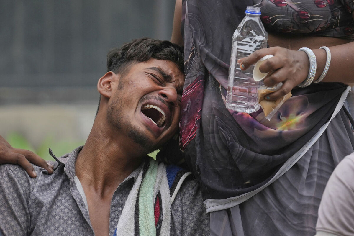 Kalpesh Bhai, whose 14-year-old brother was killed when an Air India plane crashed into a neighborhood, wails outside the autopsy room of a hospital in Ahmedabad, India, Friday, June 13, 2025. (AP Photo/Rafiq Maqbool)