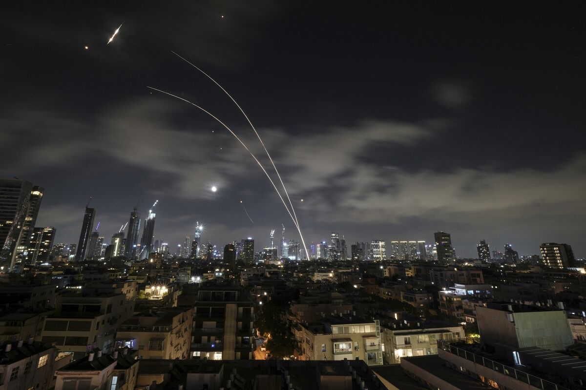 Israeli air defense system fires to intercept missiles during an Iranian attack over Tel Aviv, Israel, early Wednesday, June 18, 2025. (AP Photo/Leo Correa) Israeli air defense system fires to intercept missiles during an Iranian attack over Tel Aviv, Israel, early Wednesday, June 18, 2025. (AP Photo/Leo Correa)