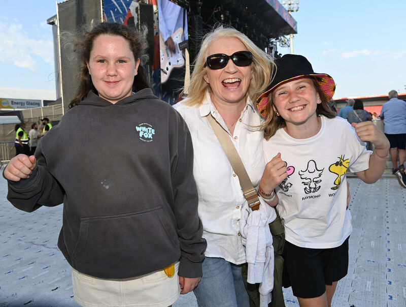  Louise Barry, Fiadh Sheehy and Emma O' Connell from Belgooly at the Snow Patrol concert.