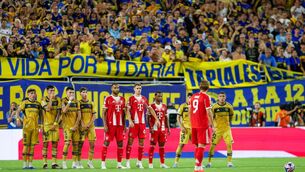 <p>BOMBONERA VIBES: Bayern Munich Forward Harry Kane (9) gets ready to take a free kick during a FIFA Club World Cup Group C game between FC Bayern Munchen v CA Boca Juniors at the Hard Rock Stadium on June 20, 2025 in Miami Gardens, Florida. (Photo by Chris Arjoon/Icon Sportswire via Getty Images)</p>