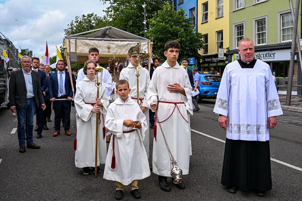 Altar servers and clergy from the Cathedral of St Mary and St Anne — 'the North Cathedral' — led the way as Bishop Fintan Gavin carried the Eucharist through Cork City towards the altar set up on the Grand Parade. Picture: Chani Anderson Altar servers and clergy from the Cathedral of St Mary and St Anne — 'the North Cathedral' — led the way as Bishop Fintan Gavin carried the Eucharist through Cork City towards the altar set up on the Grand Parade. Picture: Chani Anderson