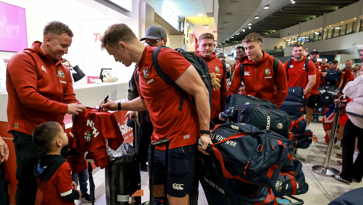 TOUCHDOWN IN OZ: Josh van der Flier signs an autograph for a fan after arriving in Perth ahead of the Lioins first game against Western Force on Saturday. Pic: ©INPHO/Dan Sheridan TOUCHDOWN IN OZ: Josh van der Flier signs an autograph for a fan after arriving in Perth ahead of the Lioins first game against Western Force on Saturday. Pic: ©INPHO/Dan Sheridan