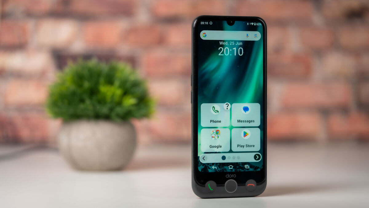 The Aurora A30 sports a large and clear 6.1-inch display. Picture: Noel Campion.