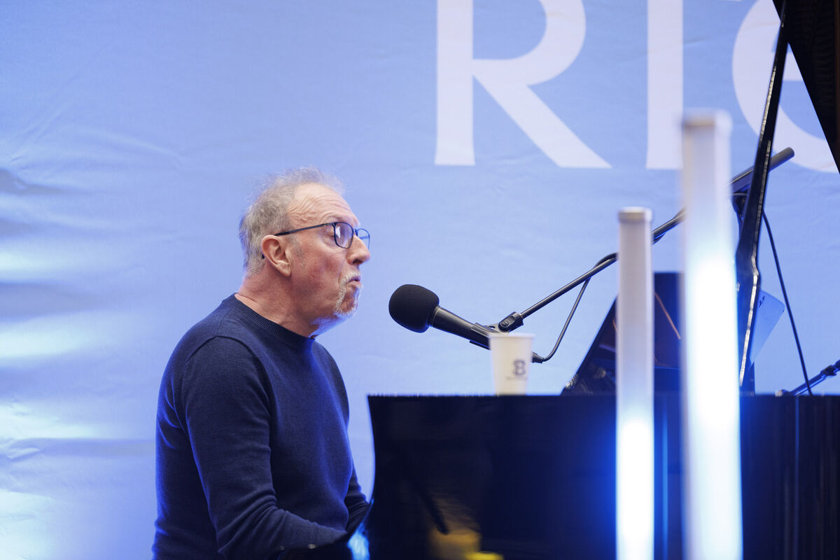 Paul Harrington performs 'Song of Bernadette' for Joe Duffy's final farewell show. Picture: Andres Poveda Paul Harrington performs 'Song of Bernadette' for Joe Duffy's final farewell show. Picture: Andres Poveda