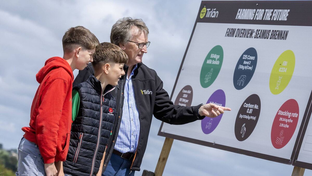 Tirlán Chairperson John Murphy chats with brothers Tom andf Bill O'Brien from Danesford Co Kilkenny, at Tirlán’s flagship ‘Farming for the Future’ open farm walk and talk on Seamus Brennan’s farm at Attanagh, Co Laois. Photo: Finbarr O’Rourke Tirlán Chairperson John Murphy chats with brothers Tom andf Bill O'Brien from Danesford Co Kilkenny, at Tirlán’s flagship ‘Farming for the Future’ open farm walk and talk on Seamus Brennan’s farm at Attanagh, Co Laois. Photo: Finbarr O’Rourke