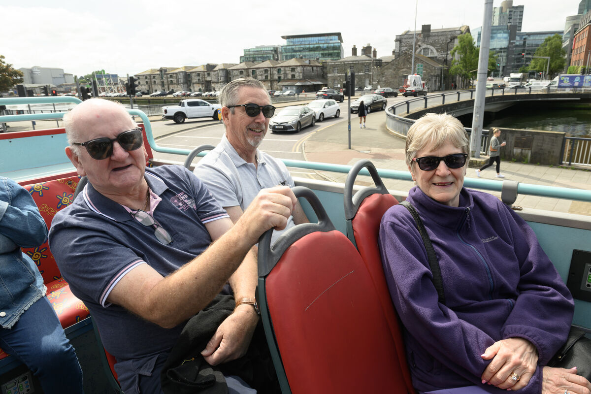  Michael and Shirley Edwards with Brian Johnston: 'It's very clean here.'