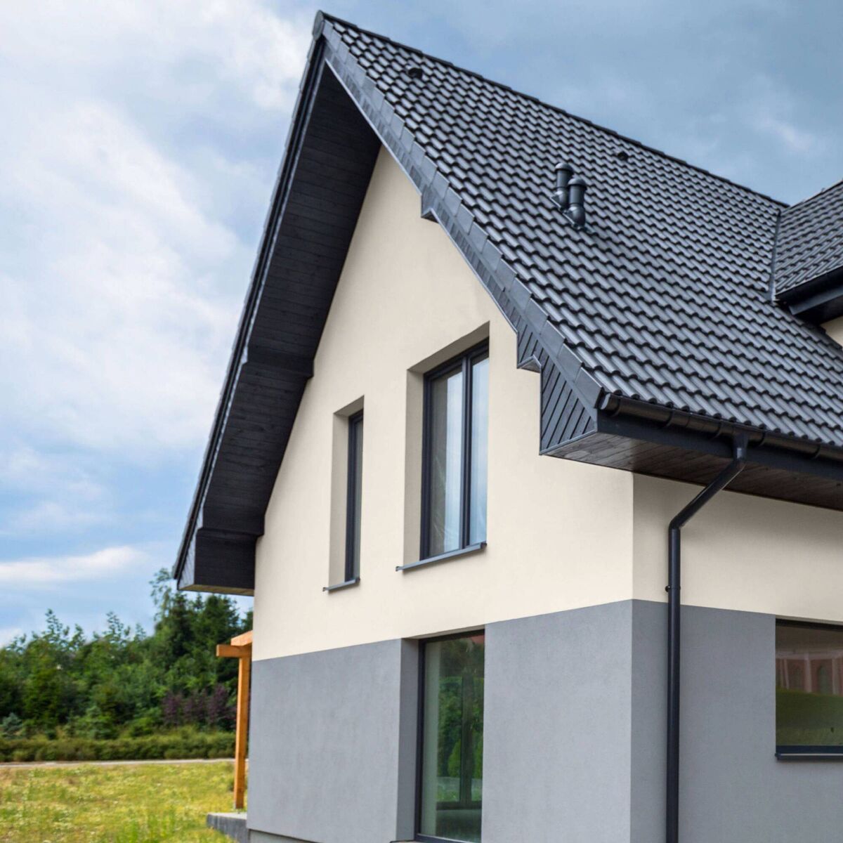 A home finished in an unusual two-tone application of Stonework and Heron Island from Colourtrend’s Exterior Weather Collection. A home finished in an unusual two-tone application of Stonework and Heron Island from Colourtrend’s Exterior Weather Collection.