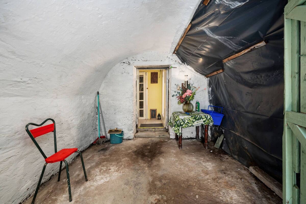 Tunnel to front terrace