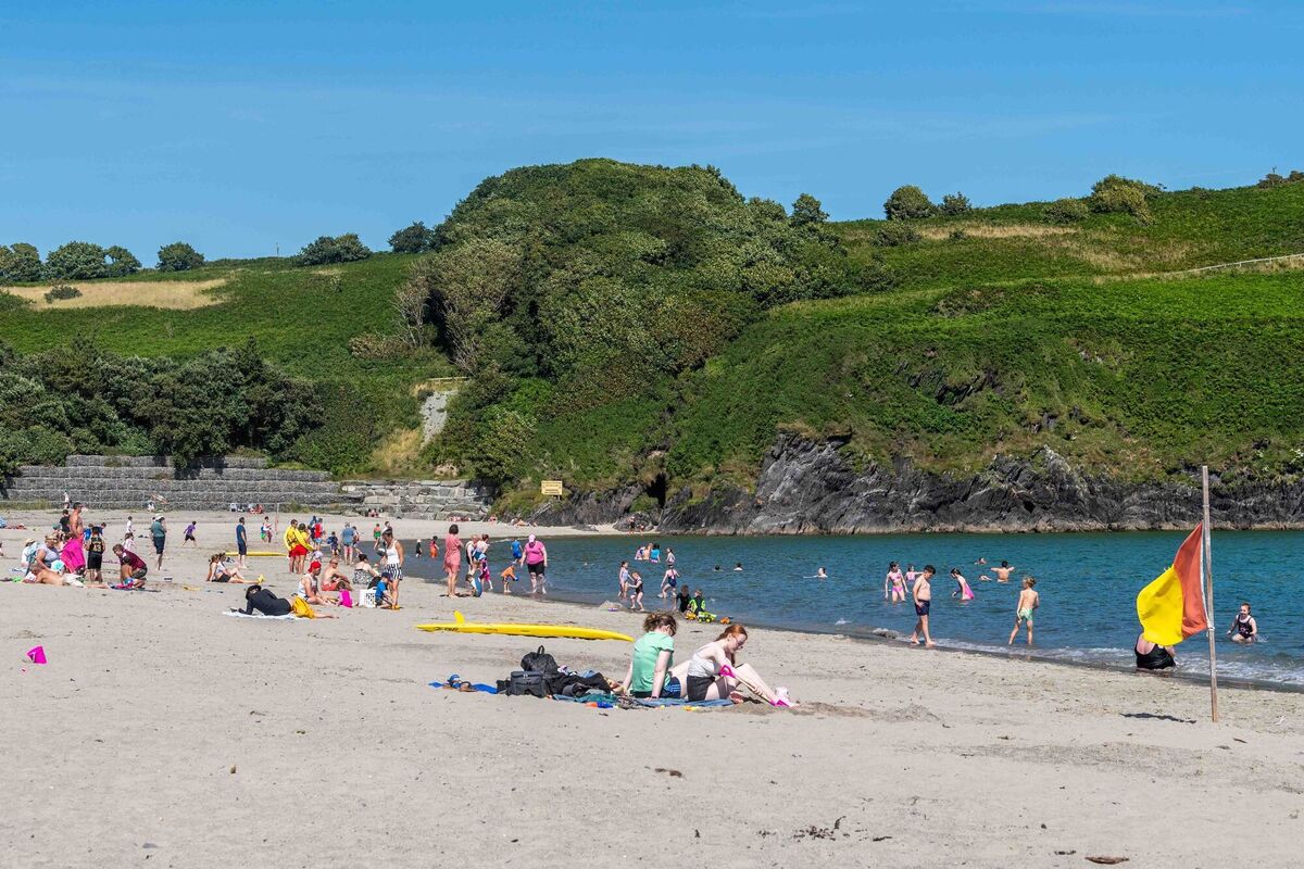 Hundreds of people headed to the Warren Beach  Picture: Andy Gibson.