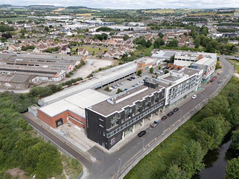 Aldi present at Watersedge but is separately owned Aldi present at Watersedge but is separately owned
