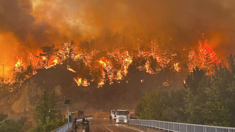 Wildfire kills 10 firefighters and rescue workers in Turkey Wildfire kills 10 firefighters and rescue workers in Turkey