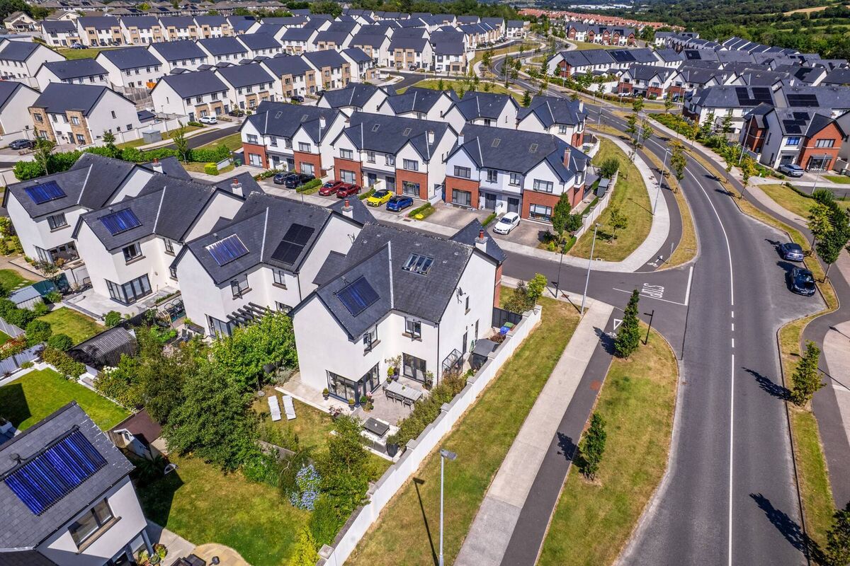 Corner setting for 1 Ferndale 