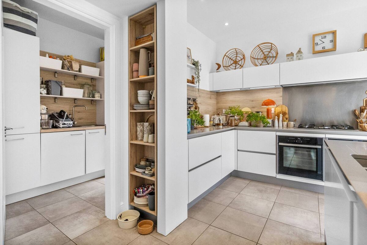 Smart kitchen design with display space