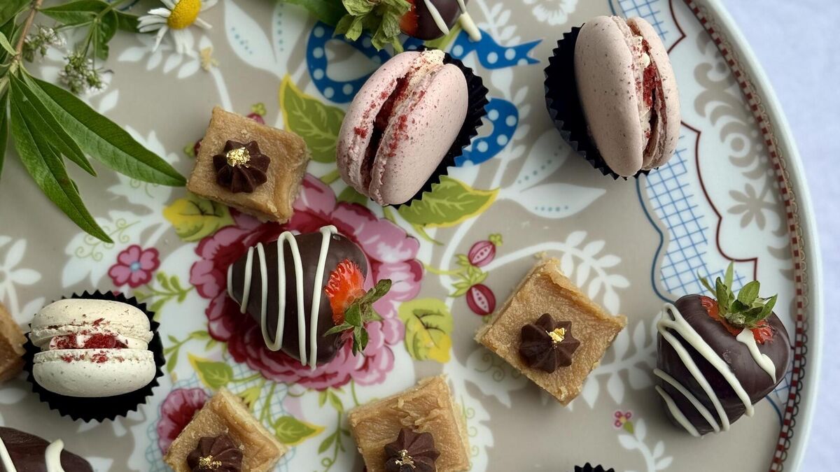 Raspberry Pistachio Macarons