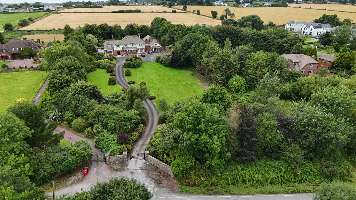 Moneygourney mix of home, guest apartment and planning for three new build on grounds