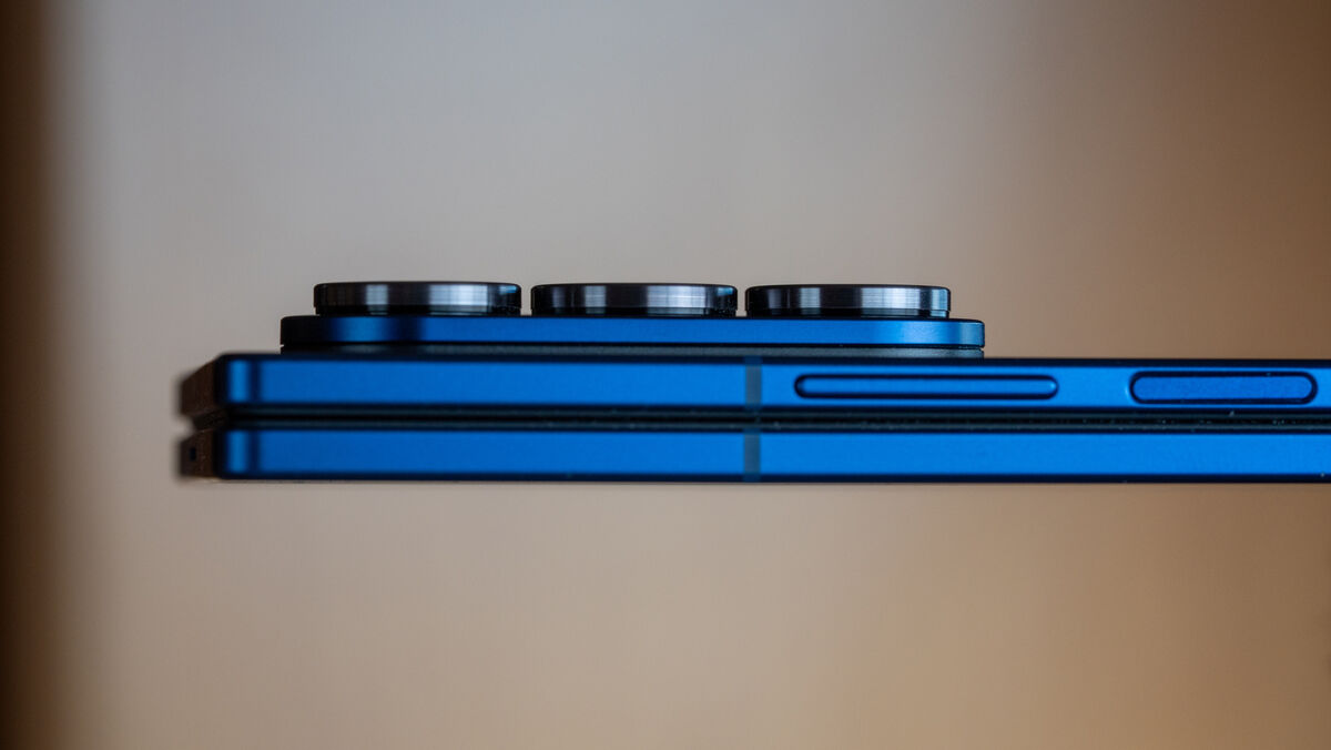 The Galaxy Z Fold 7 now sports a 200MP main camera for flagship-level image quality. Picture: Noel Campion. The Galaxy Z Fold 7 now sports a 200MP main camera for flagship-level image quality. Picture: Noel Campion.