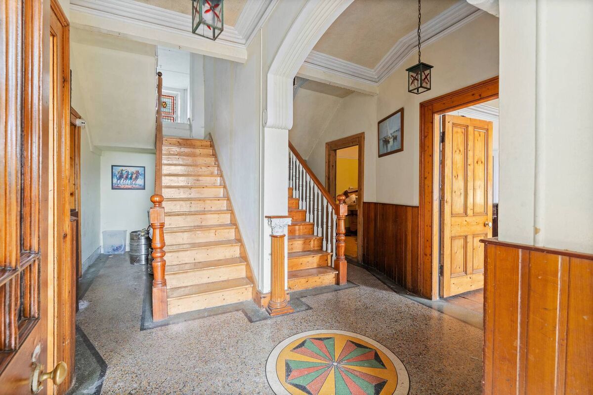 Heave away, hall away at the Marine