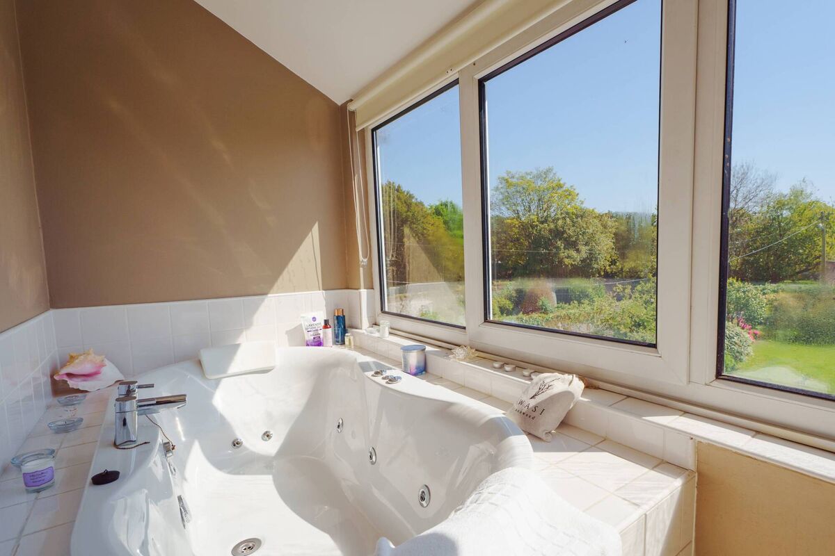 Jetted bath up on the top floor is a look-out perch Jetted bath up on the top floor is a look-out perch