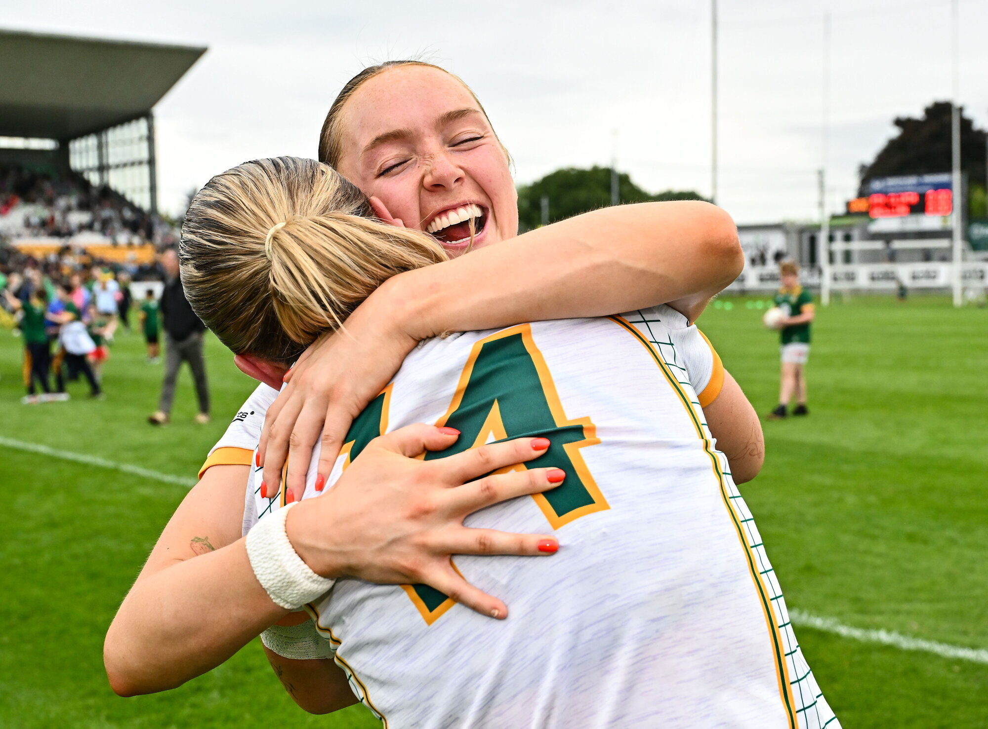 Vikki the supporting Wall as Meath restart the party