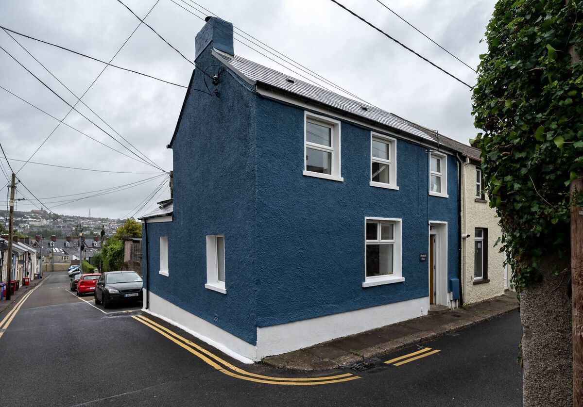 Corner-set Peninsula House