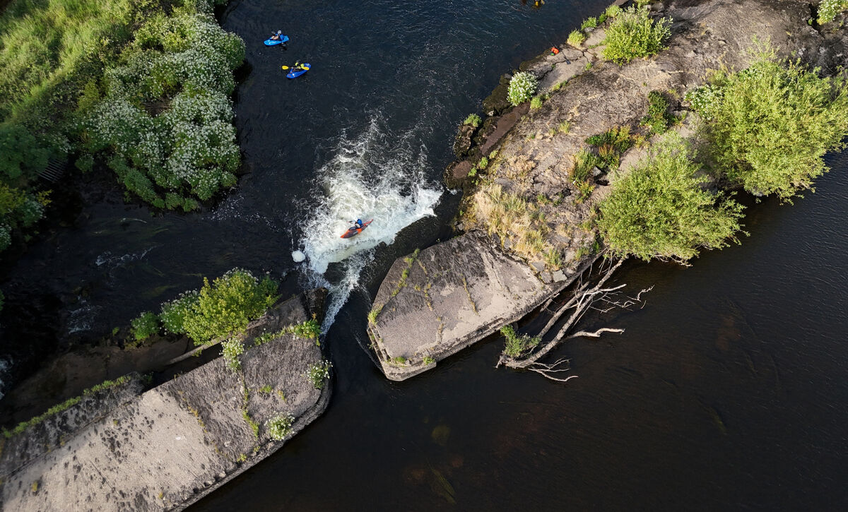 Kayakers from Phoenix Kayaking Club, Lee Road, Cork in the fast water at the sluice at the Lee Fields, Cork during a sunny, summer evening. Pic Larry Cummins Kayakers from Phoenix Kayaking Club, Lee Road, Cork in the fast water at the sluice at the Lee Fields, Cork during a sunny, summer evening. Pic Larry Cummins