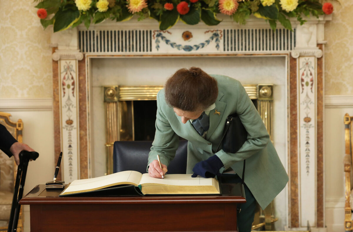 Princess Anne signs the visitors' book at Áras an Uachtaráin. Princess Anne signs the visitors' book at Áras an Uachtaráin.